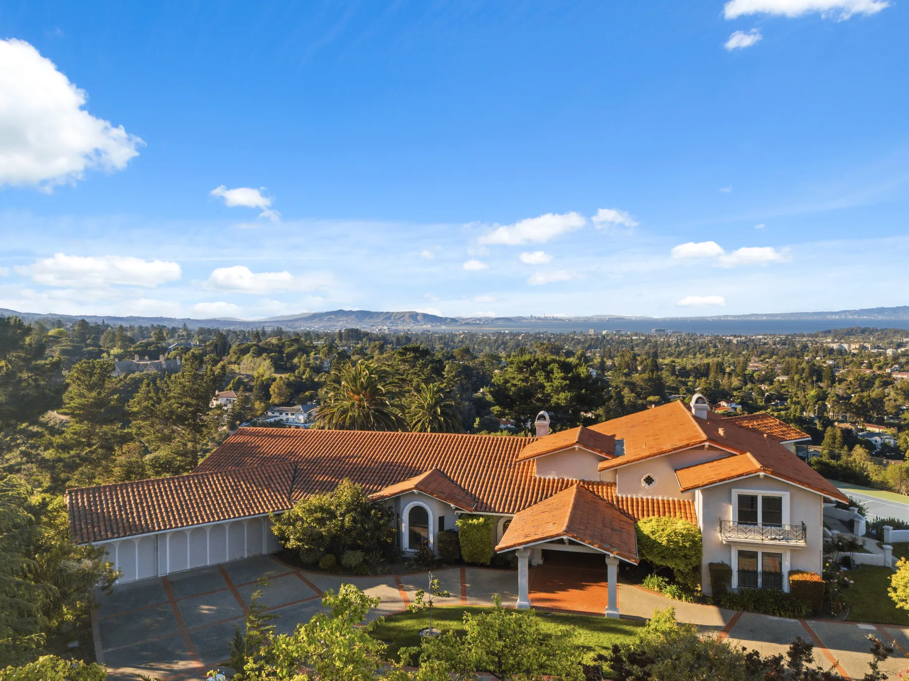 Photo 3 of 130, 200 Tobin Clark Dr, Hillsborough, CA 94010