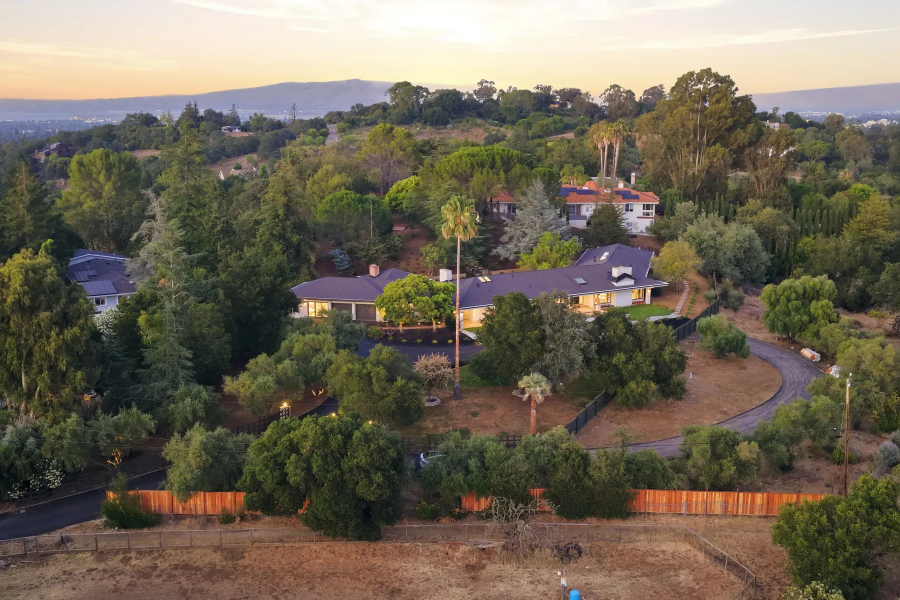 Photo 12 of 146, 26201 Dori Ln, Los Altos Hills, CA 94022